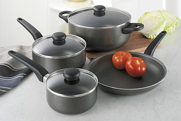 Set of stainless pots